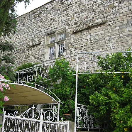 Au Chateau