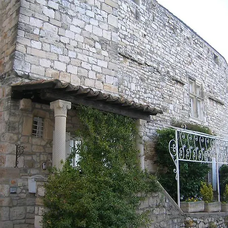 Au Chateau * Boucoiran-et-Nozières